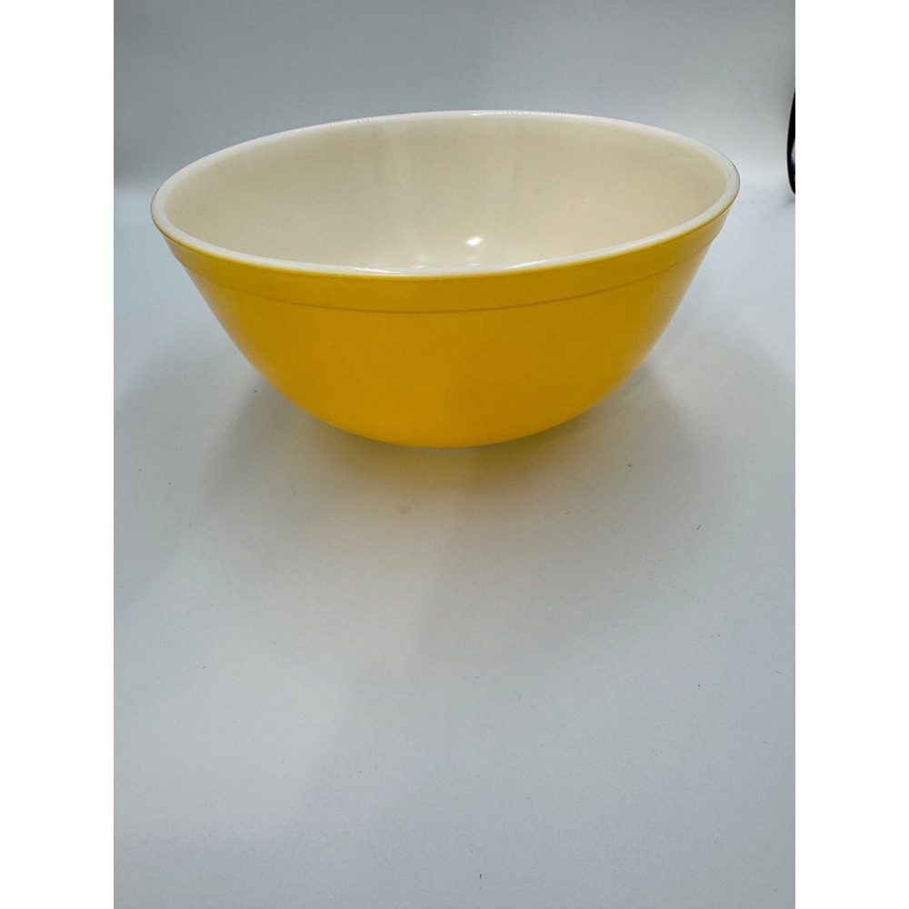 Vintage Pyrex Yellow Mixing Bowl 403 2.5 Quart